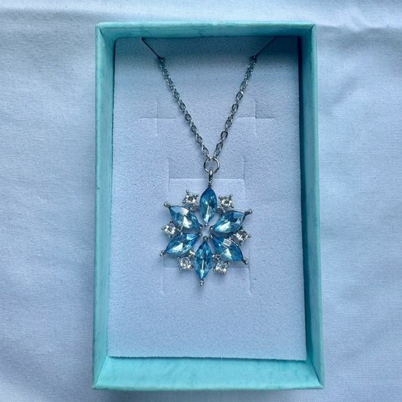 Blue Snowflake Sparkling Necklace - Picture 3 of 4